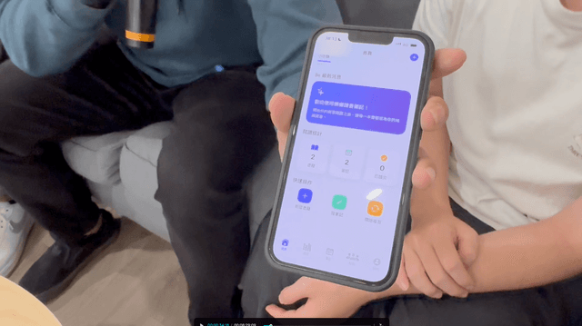 學員實機展示自己開發的 iPhone App