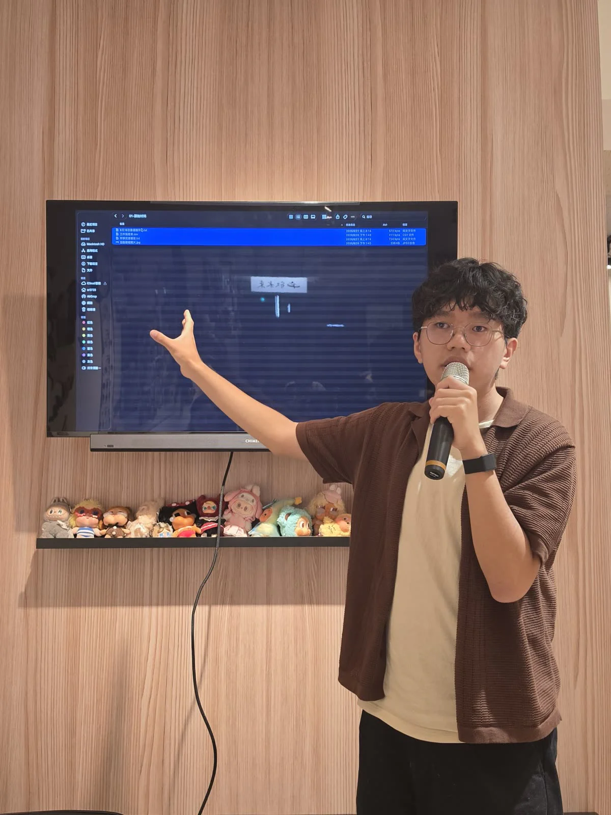 Ray 在實體工作坊帶領學員實作